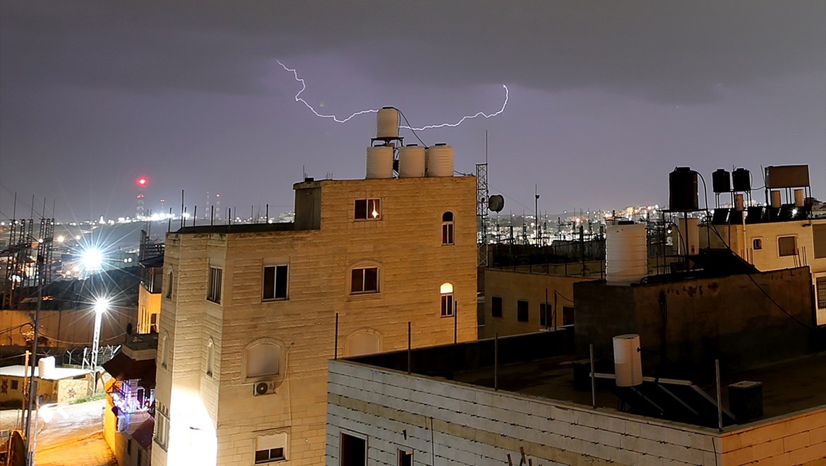 İran ve Hizbullah, İsrail'in kuzeyini füze ve roketlerle hedef aldı