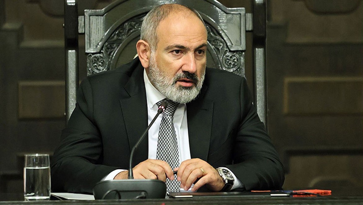 Paşinyan'a kilisede saldırı girişiminde bulunuldu