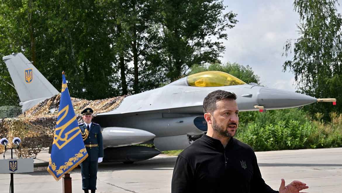 Ukrayna, Danimarka'dan ikinci parti F-16'ları teslim aldı