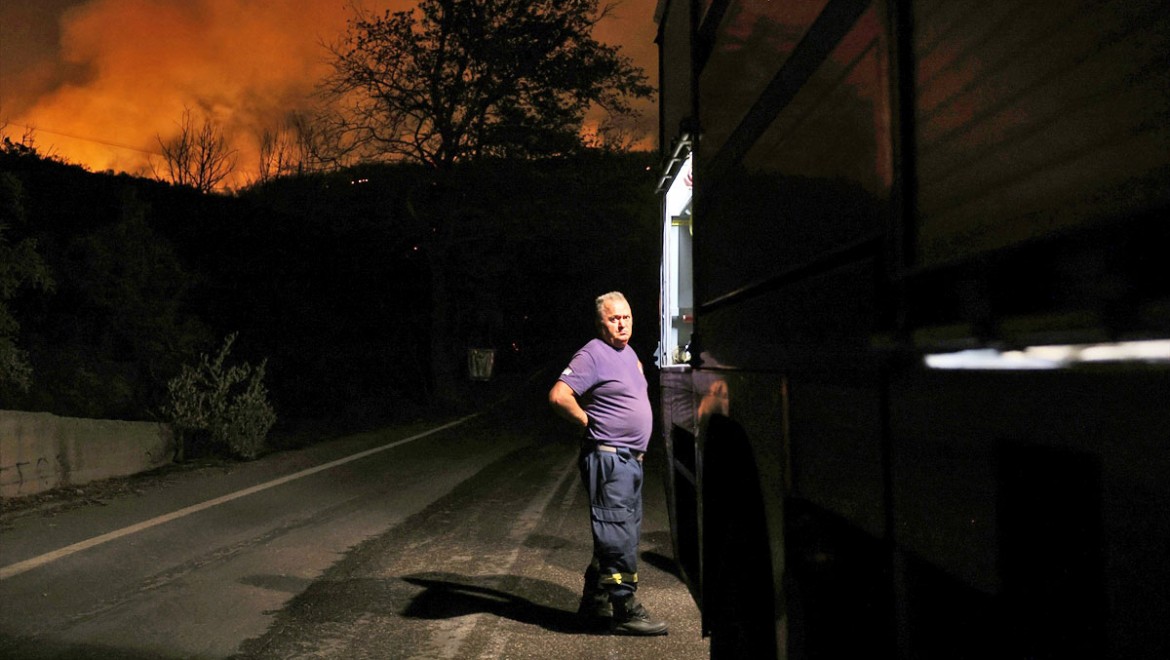 Yunanistan'da yangın nedeniyle 9 köy tahliye edildi
