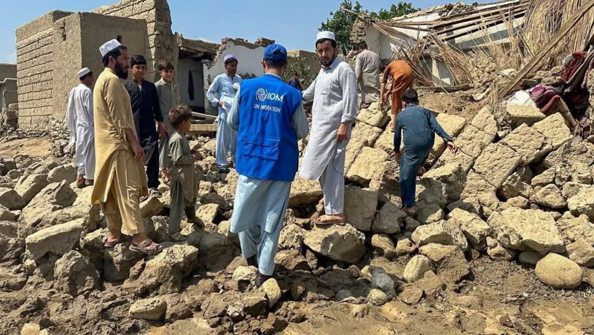 Afganistan'daki depremde 600'den fazla kişi öldü