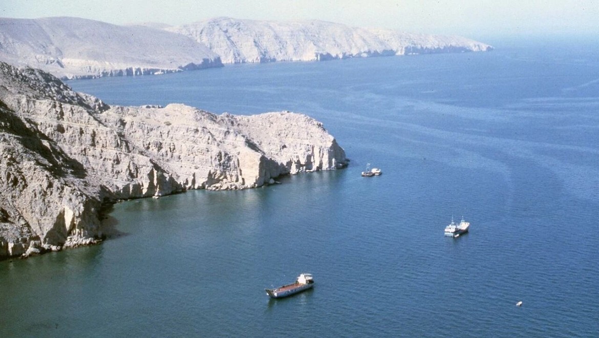 Hürmüz Boğazı'ndan son 3 günde 15 gemi geçti