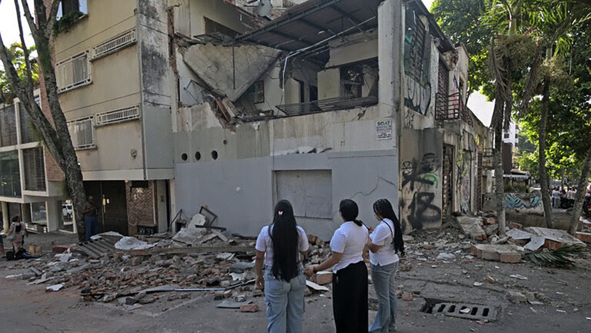 Kolombiya'da 7.4 büyüklüğünde deprem, 22 ölü
