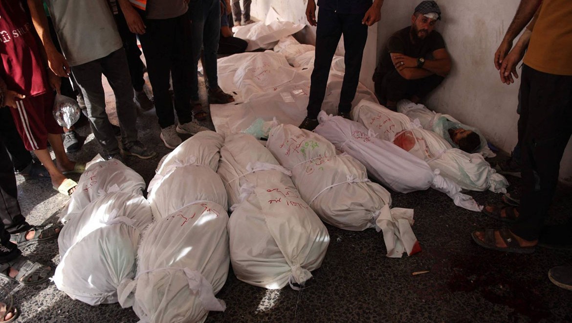 İsrail Gazze'de okul bombaladı, 100 ölü