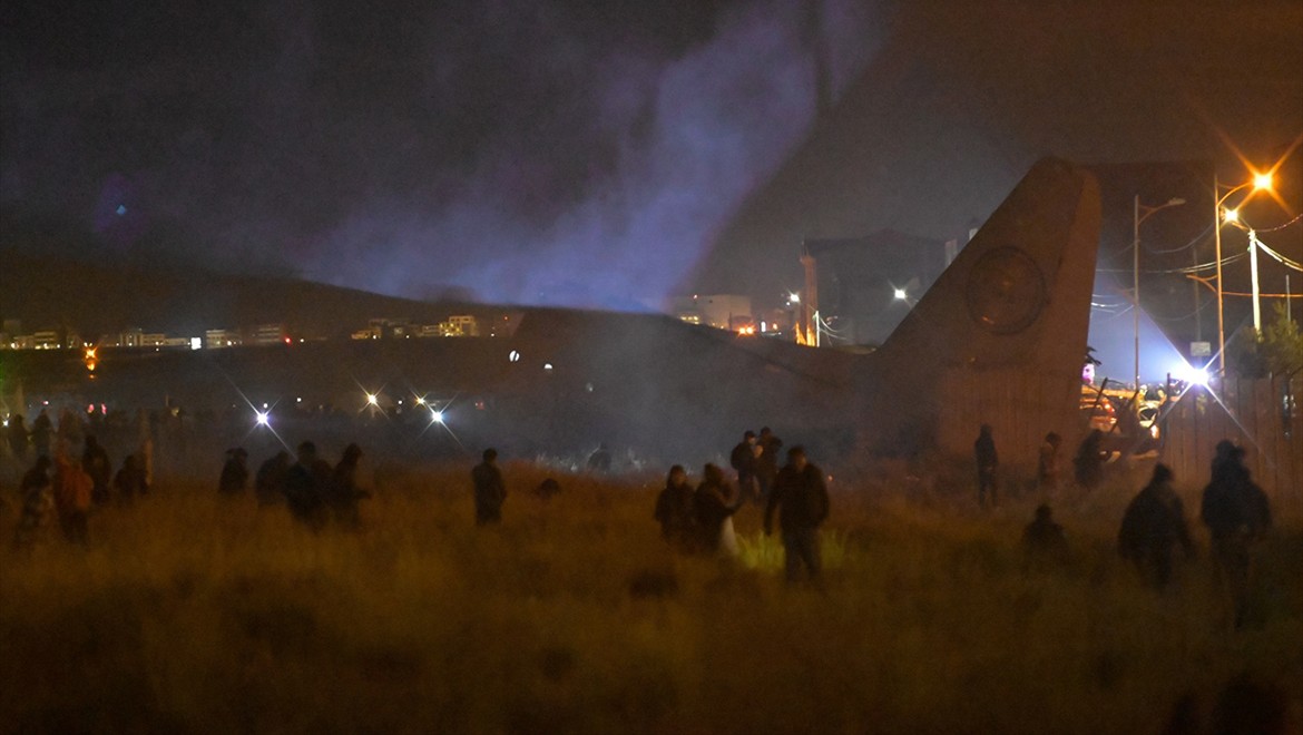 Bolivya'da para taşıyan askeri uçak düştü