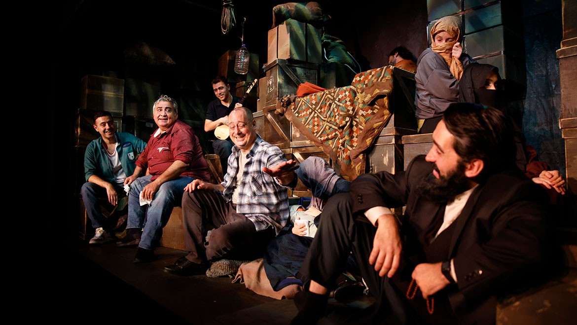 İstanbul Devlet Tiyatrosu'nun yeni oyunu "Nereye" seyirciyle buluştu