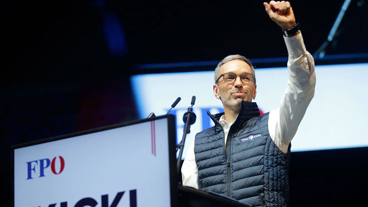 Avusturya'da aşırı sağ ilk kez birinci parti oluyor