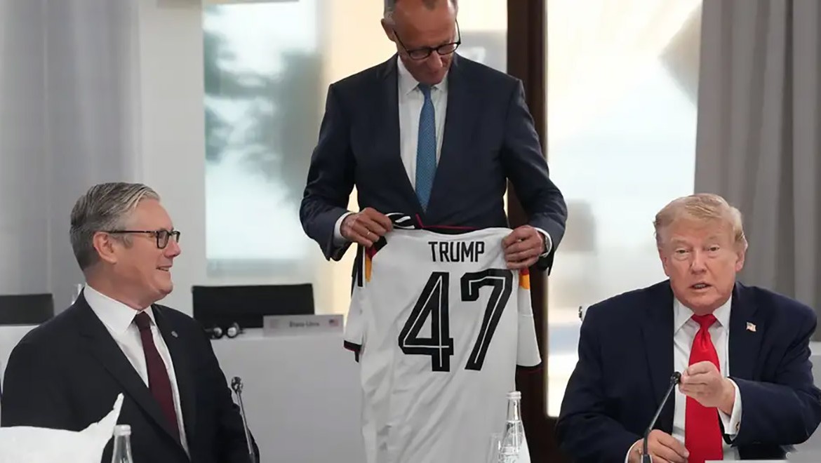 Merz'in Trump'a hediye ettiği Almanya forması hatalı çıktı
