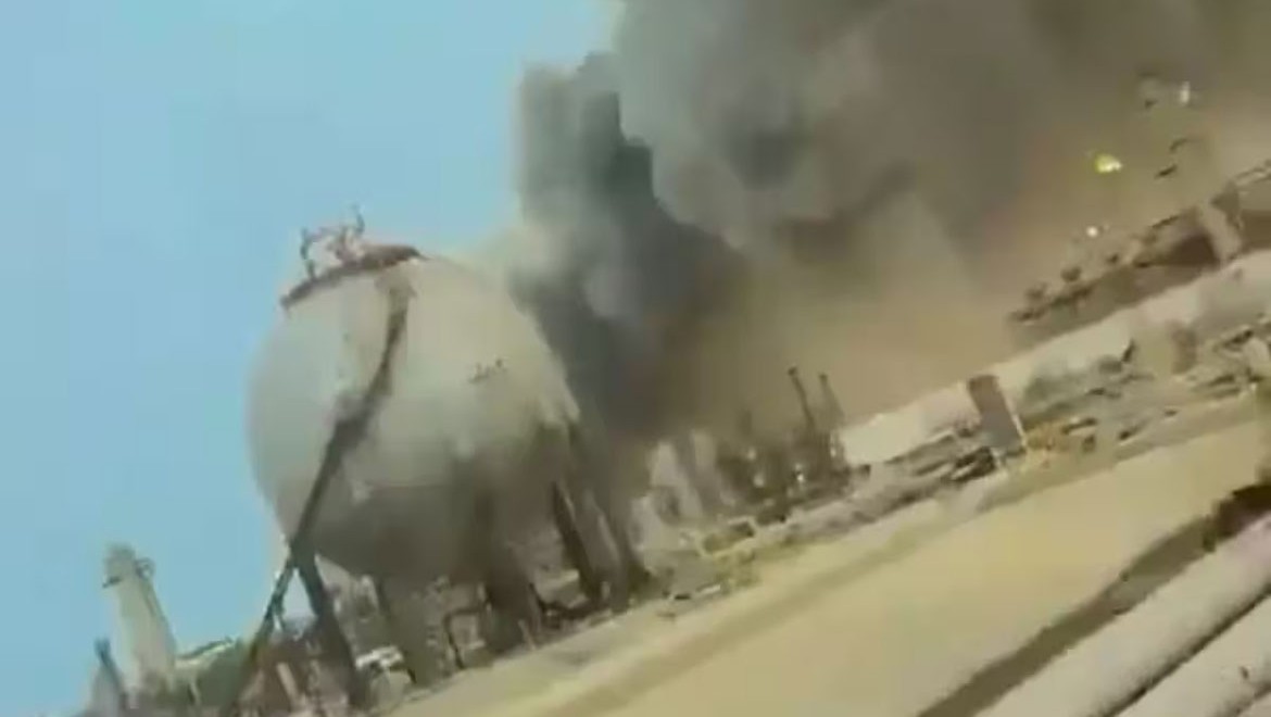 S. Arabistan'daki bazı petrol tesislerine saldırı